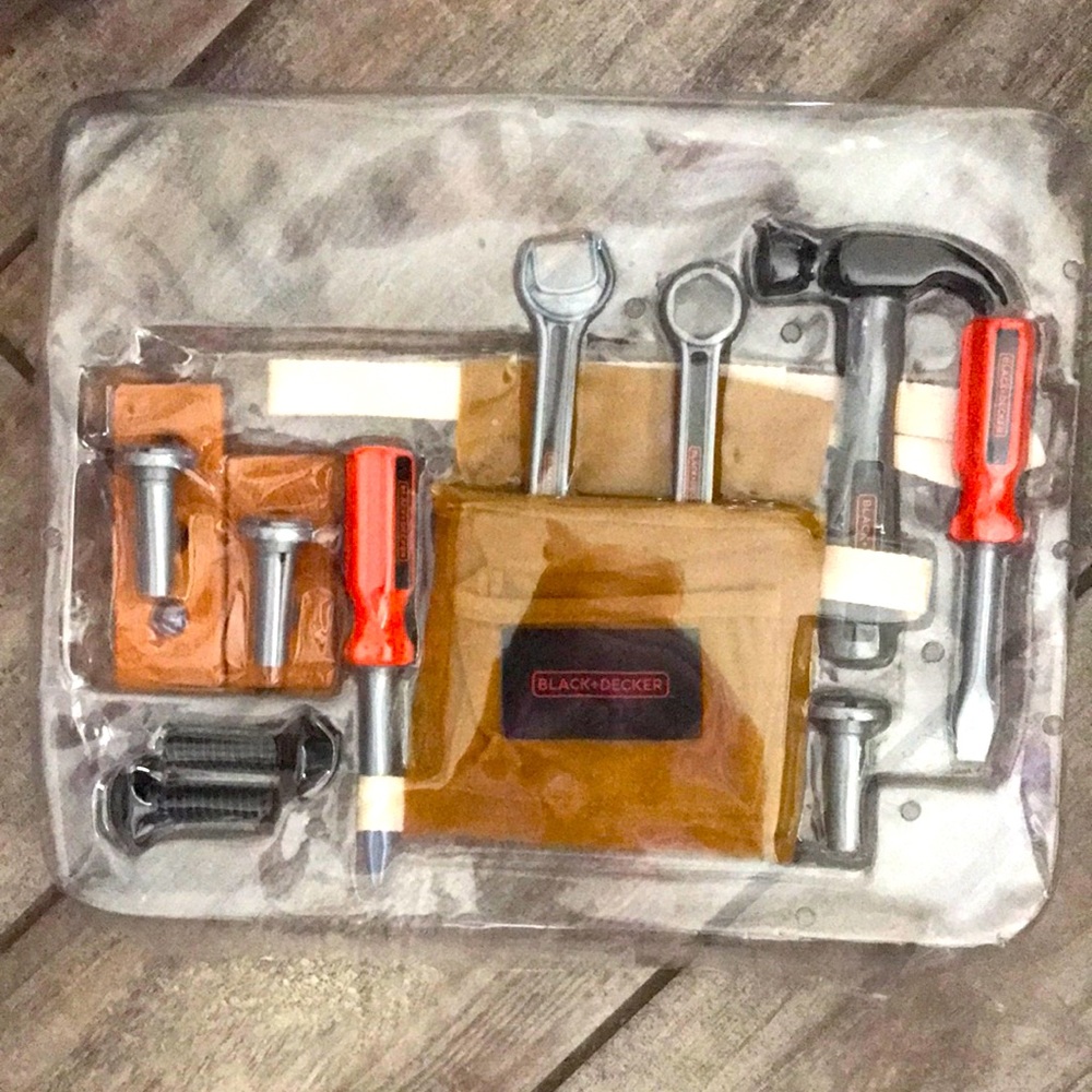 Black + Decker tool belt play set. - Picture 2 of 3